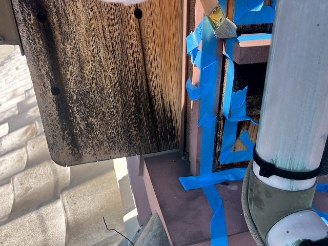 マスキングテープで養生